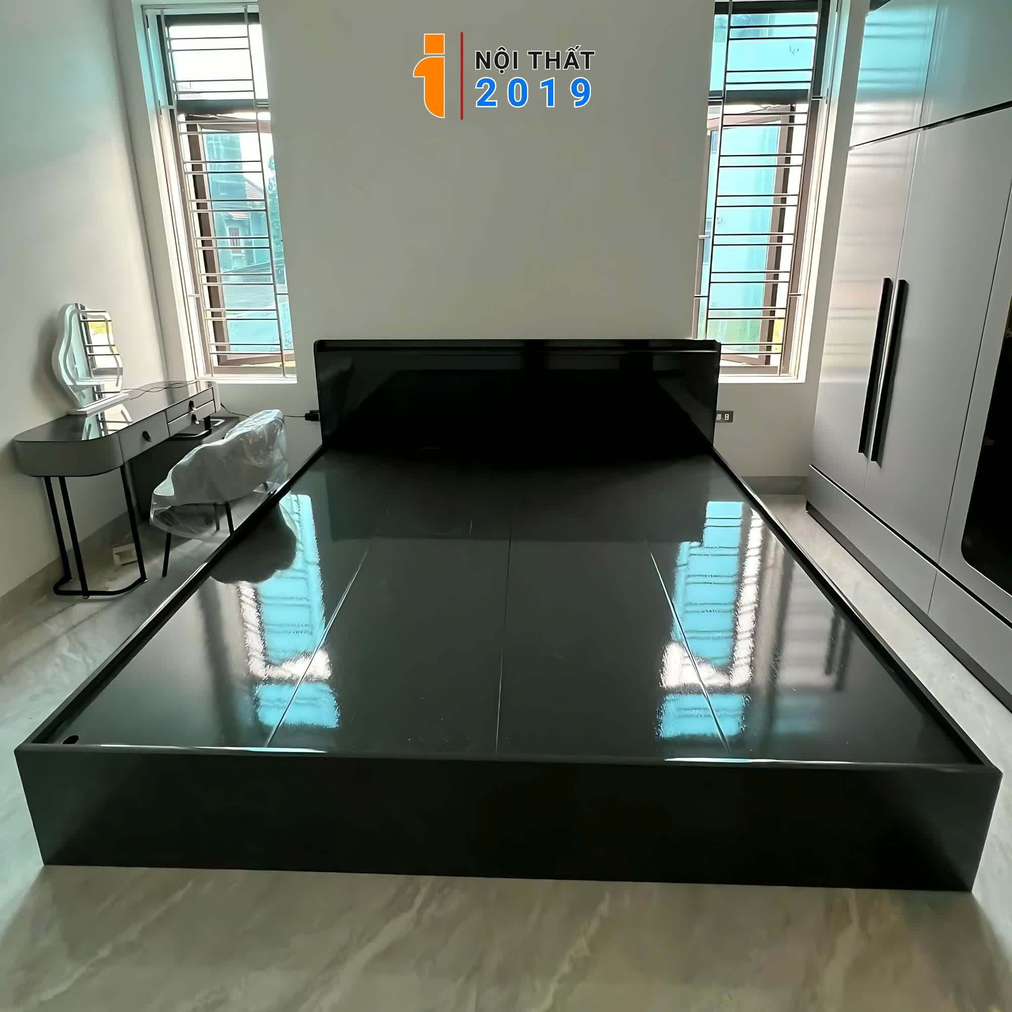 Giường Ngủ màu đen bề mặt bóng tại xã Liên Minh