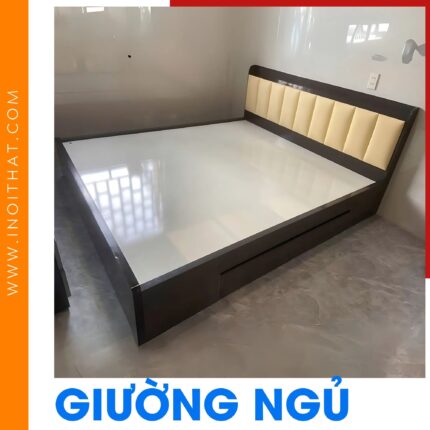 Giường Ngủ màu trắng và nâu tại xã Thanh Xuân